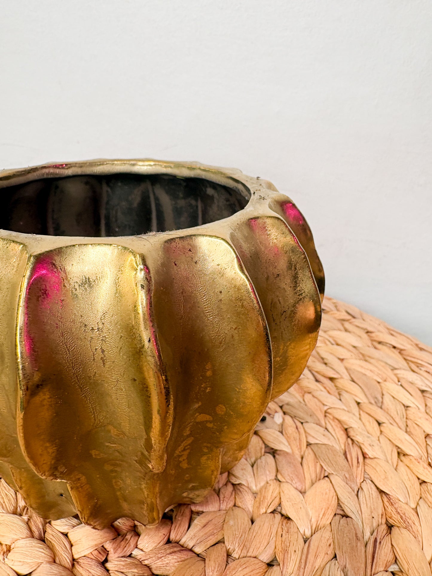 Zelta dekoratīvais puķu pods Gold